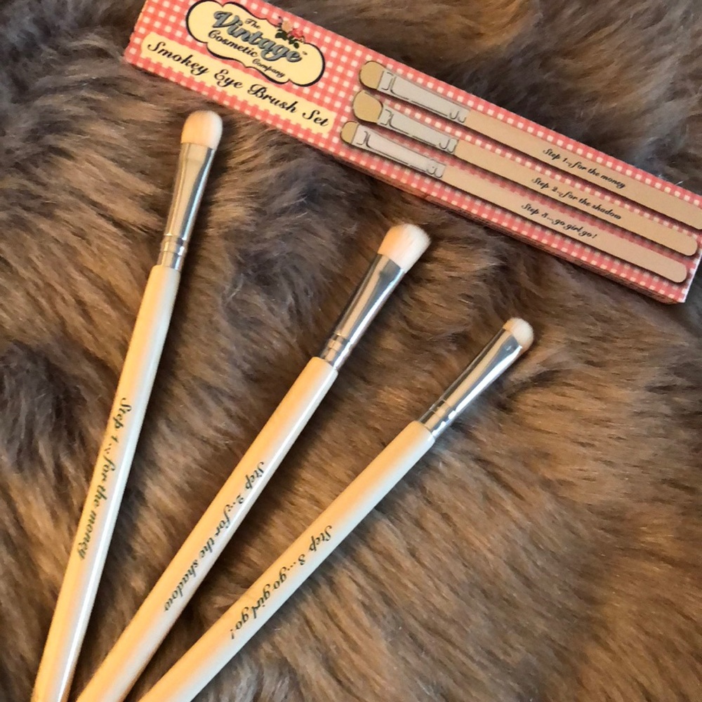 BRAND NEW SMOKEY EYE BRUSH SET